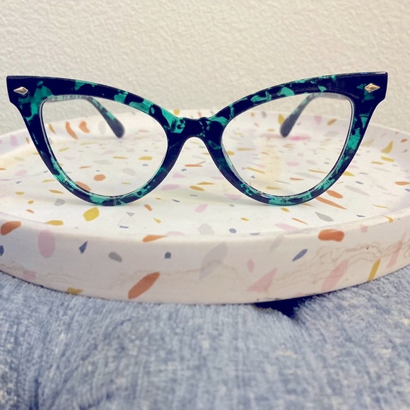 Accessories - NWOT Green with Black Cateye Glasses